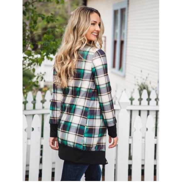 Trending • Green Plaid Cardigan - Picture 3 of 4